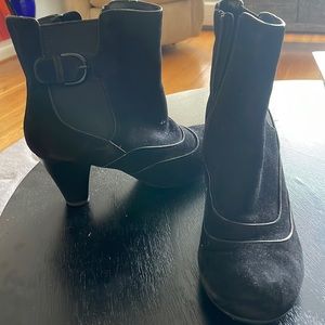 Clarks Bendables Black 3” Heel Ankle Boots Elastic at Ankle Womens 8.5